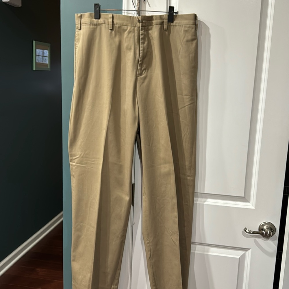 Eddie Bauer men’s classic fit tall 38 x34 uncuffed dress chinos. Khaki color
